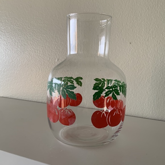 Vintage Mid Central Modern Pyrex Glass Pitcher With Tomato Theme Design - Picture 2 of 3